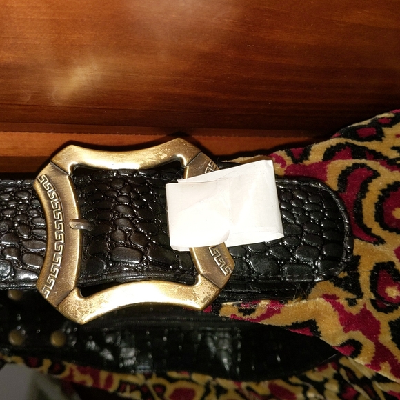 Coldwater creek hobo/bohemian style velveteen purse with metal accents. - Picture 3 of 9